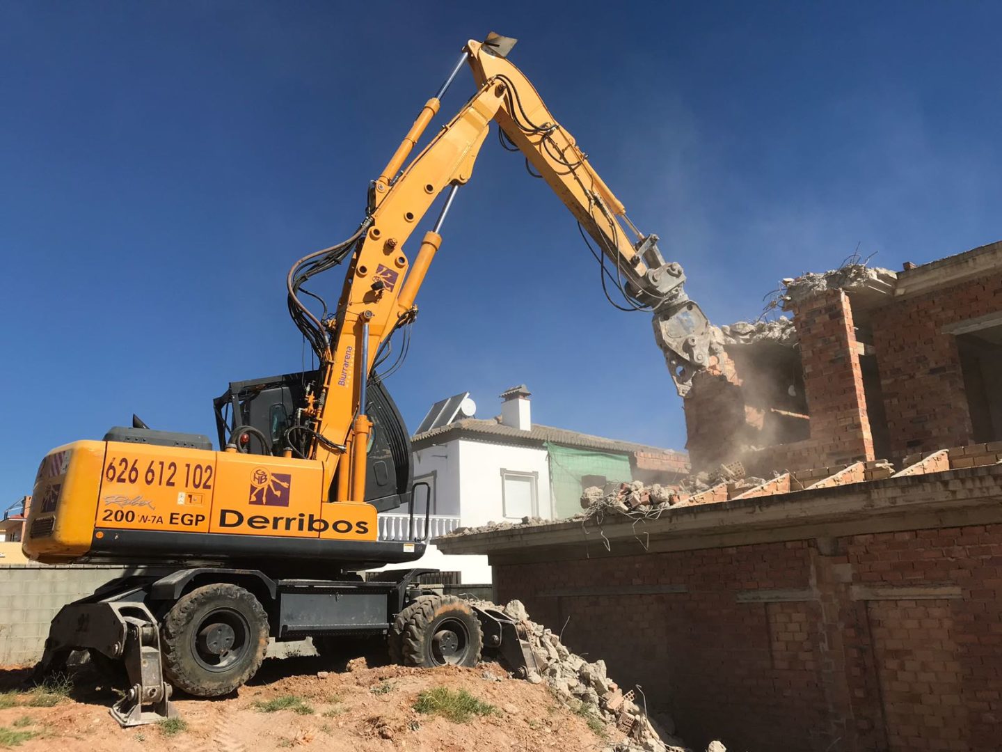 Demolición mecánica vivienda Huelva